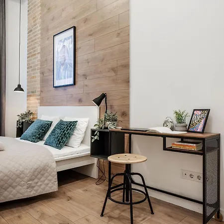 Chic Urban Retreat- Near Opera & Basilica *