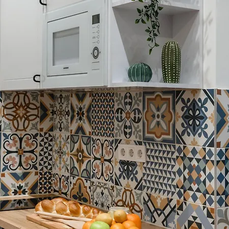 Chic Urban Retreat- Near Opera & Basilica Apartment *