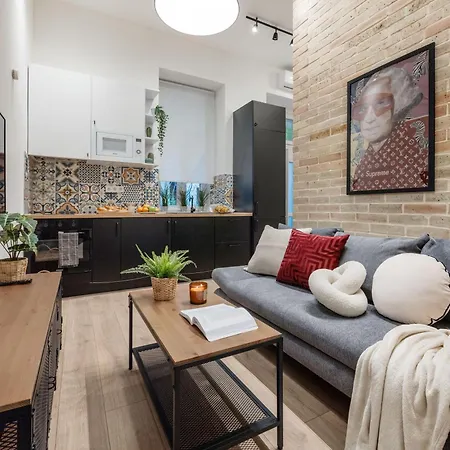 Apartment Chic Urban Retreat- Near Opera & Basilica Budapest