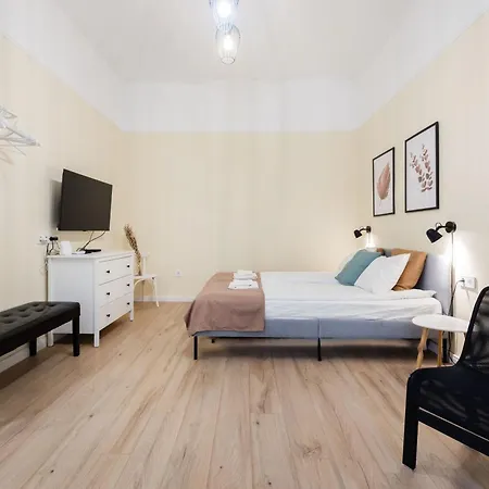 Perfectly Compact - Two Bedrooms With Ac & Parking