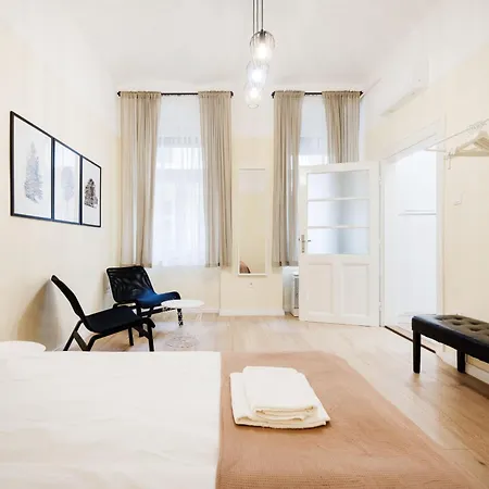 Apartment Perfectly Compact - Two Bedrooms With Ac & Parking