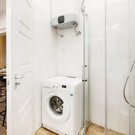 Perfectly Compact - Two Bedrooms With Ac & Parking Apartment