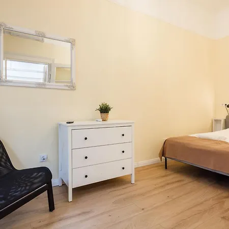 Perfectly Compact - Two Bedrooms With Ac & Parking Apartment