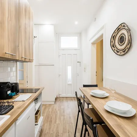 Apartment Perfectly Compact - Two Bedrooms With Ac & Parking *
