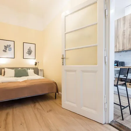 Perfectly Compact - Two Bedrooms With Ac & Parking *