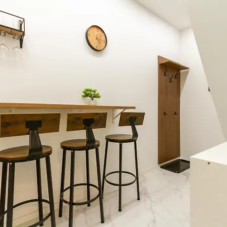 Elisabeth Nest W 2br And Ac By Nw Apartment *