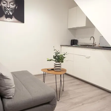 Minimalistic & Cozy On Joseph Boulevard 公寓