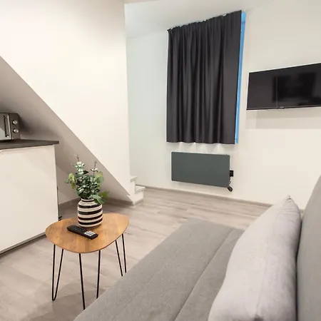Minimalistic & Cozy On Joseph Boulevard 公寓
