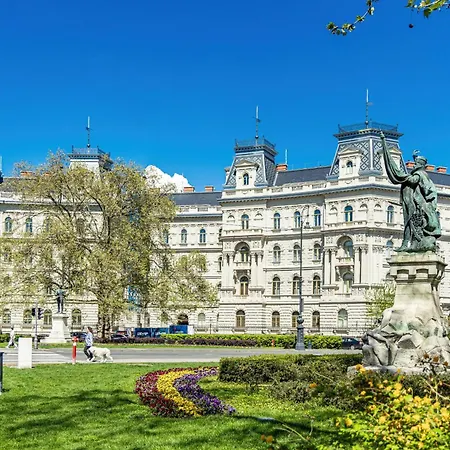 Apartment Count Andrassy Luxurious Budapest