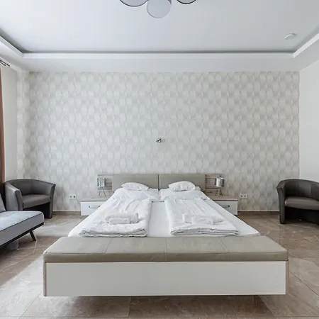 Marble Royal & Studio- Near The Park Apartamento *
