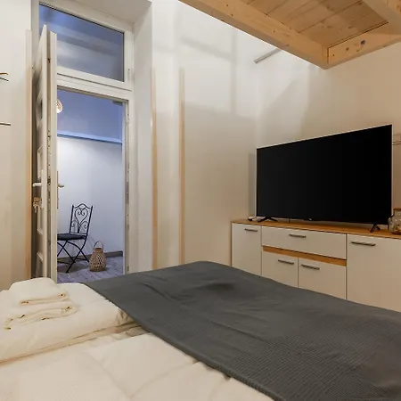 Goldcentral Danube-private Terrace-convenient Location Budapest