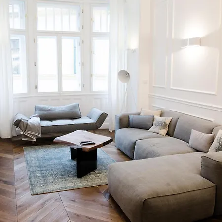 Luxury By Hi5 - Location 3-br דירה בודפשט