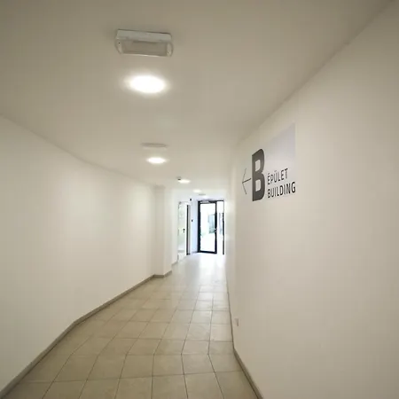 Erkel Estate At Kalvin Ter, 4 People, 2 Bathroom, Free Parking Apartment *