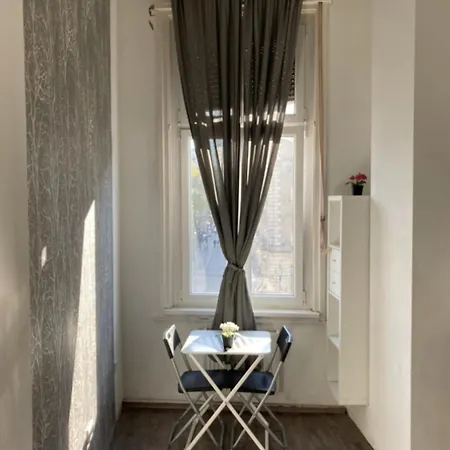 Апартаменты Cozy Dowtown Lofts