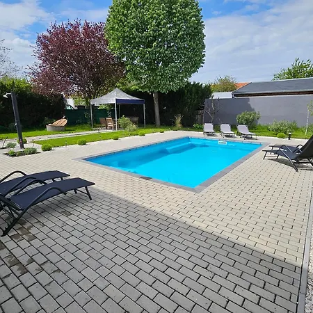 Pool And Apartament