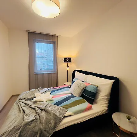 Karzo Lu 201 Freegarage Daire