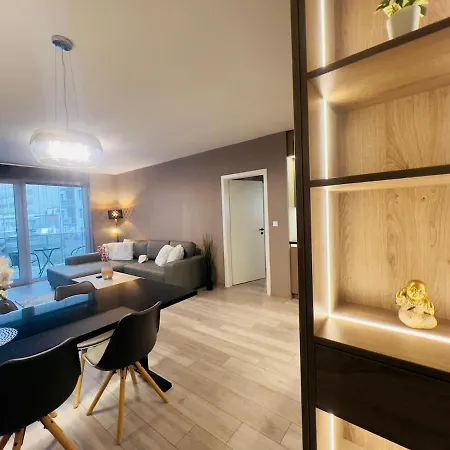 Karzo Lu 201 Freegarage Daire *