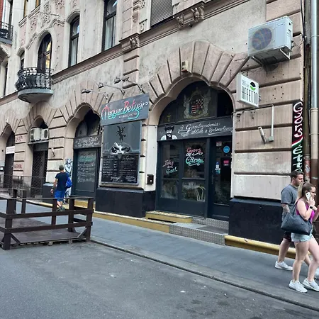 Small Cosy Near The Famous Westend Center Apartment Budapest