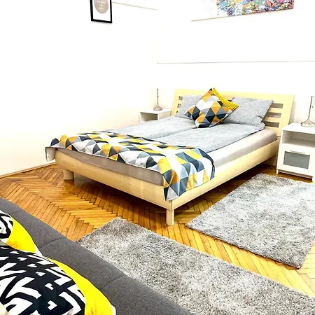 Small Cosy Near The Famous Westend Center Apartment Budapest
