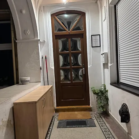Small Cosy Near The Famous Westend Center