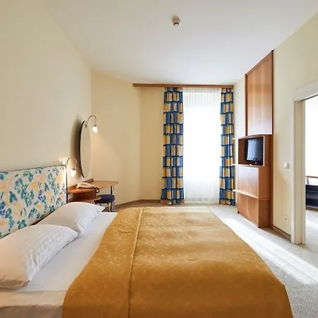 Starlight Hotel