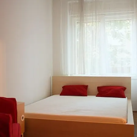 Apartment Green