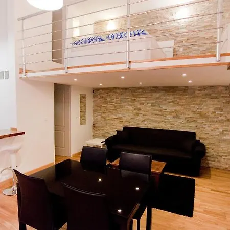 10 House Budget Apartment *