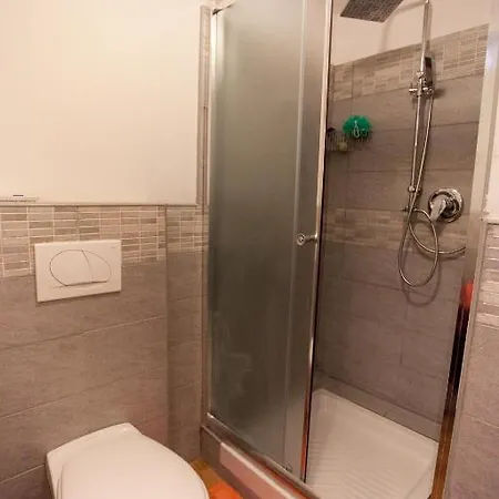 10 House Budget Apartment