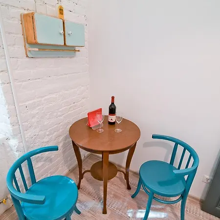 Vintage Downtown Apartment