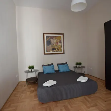 Standard By Hi5 - Muzeum 5 Apartman Budapest