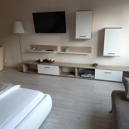 Brand New In The Center Apartment