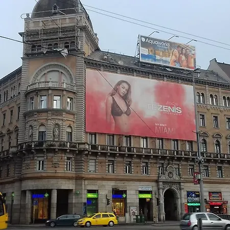 On Blaha Lujza Ter * Budapest