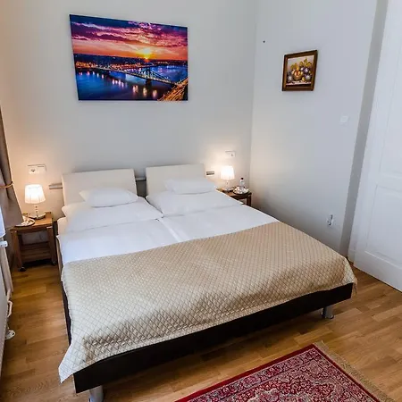 Anabelle Bed And Budapeste