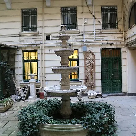 Apartman On Blaha Lujza Ter Budapest