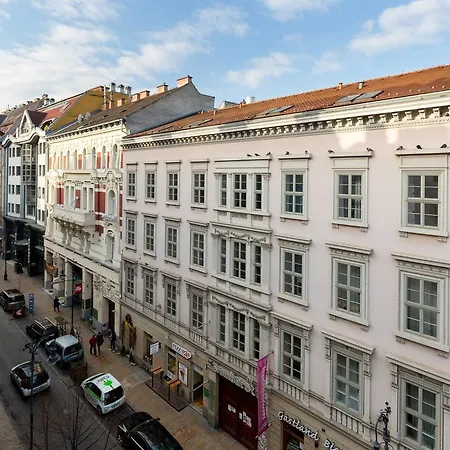 Gozsdu Court Hotel 3*