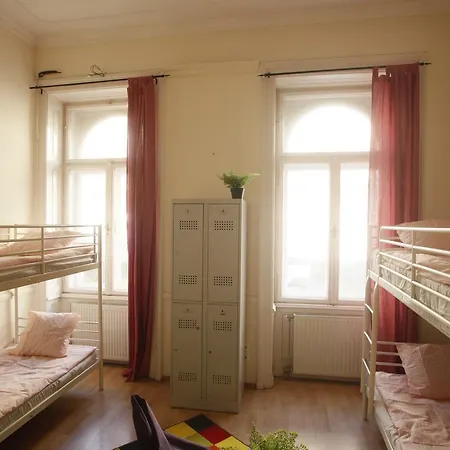 Mood Hostel *