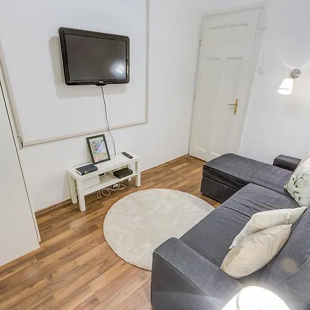 Fashion Street Luxury Apartment