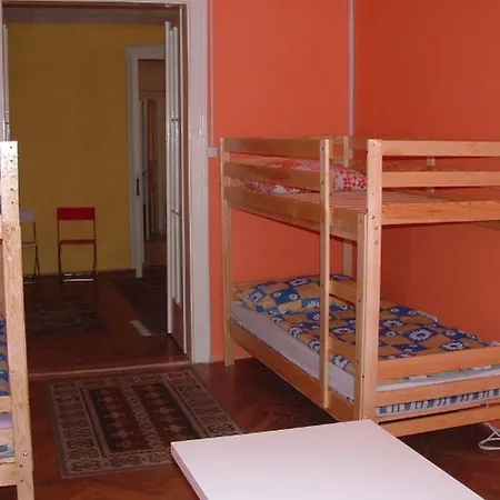 Hotel 1st 2*