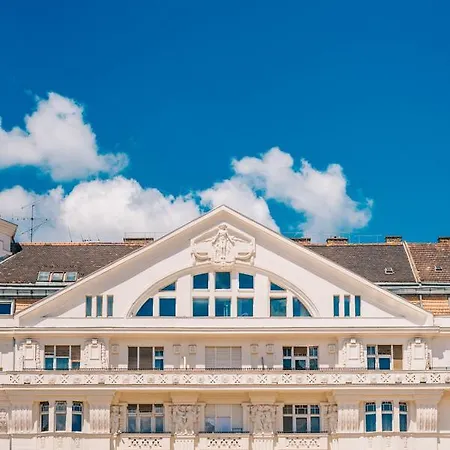 Luxury * Budapest