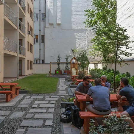 Corvin Plaza Apartments&suites