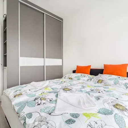 Bpr Chic White With Terrace & A/c & Garage Διαμέρισμα *