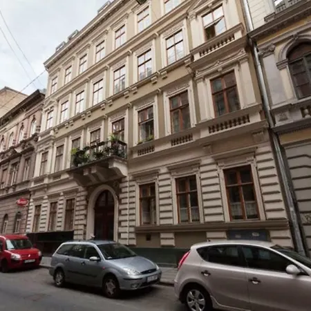Revay Utca Apartman *
