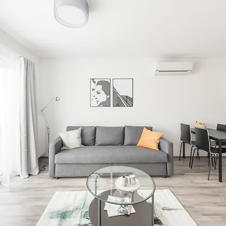 Oasis At Broadway Apartman *