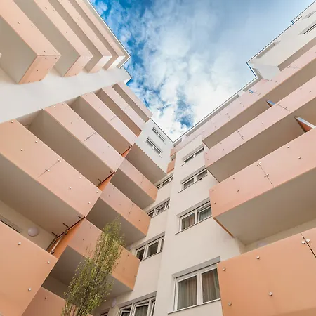 Oasis At Broadway *