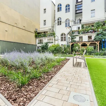 Luxury With Free Garage And Balcony In The Center 公寓