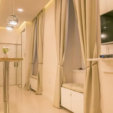 Panni Luxury Next To Gozsdu Garden Apartment Budapest
