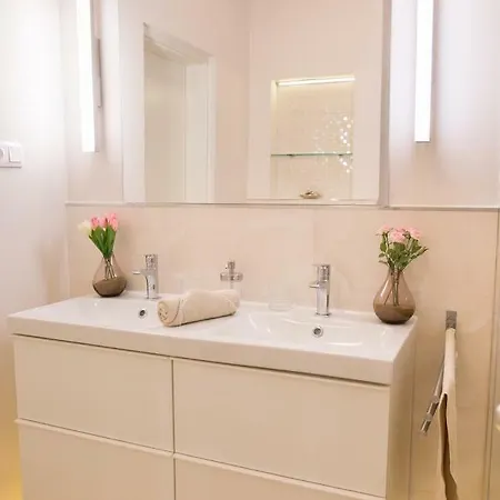 Panni Luxury Next To Gozsdu Garden