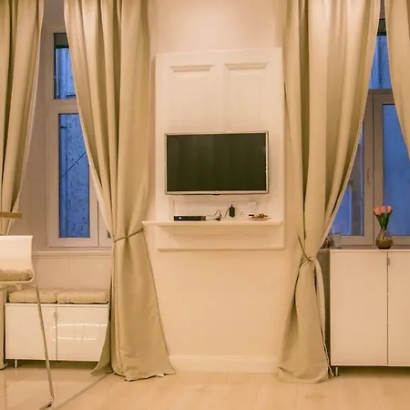 Panni Luxury Next To Gozsdu Garden Apartment