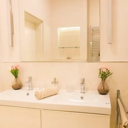Apartment Panni Luxury Next To Gozsdu Garden Budapest