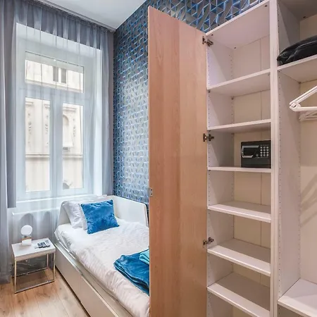 Broadway Apartment *